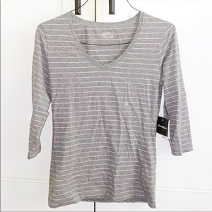 Eddie Bauer lookout v neck tee